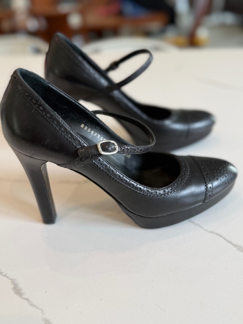 RALPH LAUREN COLLECTION Purple Label Black Mary Jane Pumps, size 6.5